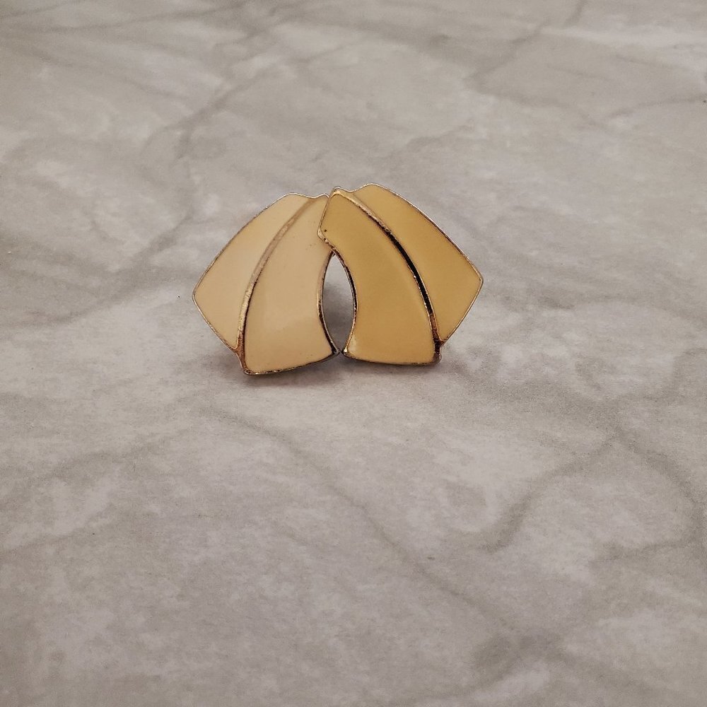 💖 Vintage 1950 50's Gold and Cream Enamel Clip On Earrings 💖